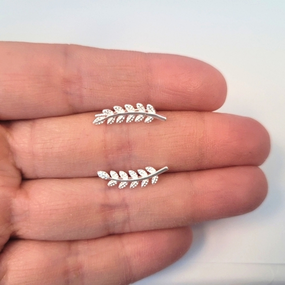 Set of beautiful dainty silver color leaf shaped style climber earrings